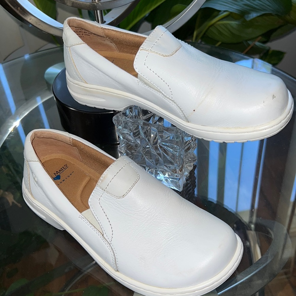 Nurse Mates White Leather Slip on Shoes Oil and Slip Resistant Sole Size 6.5